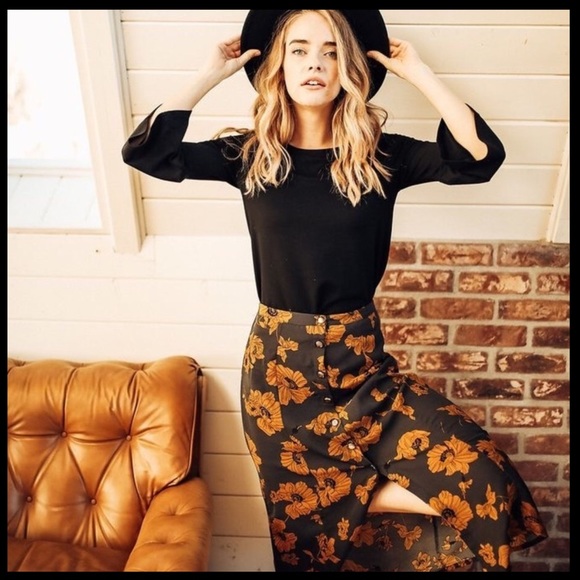 SKIRT PERFECT STYLE MYSTERY BOX (3 skirts) - Picture 3 of 12